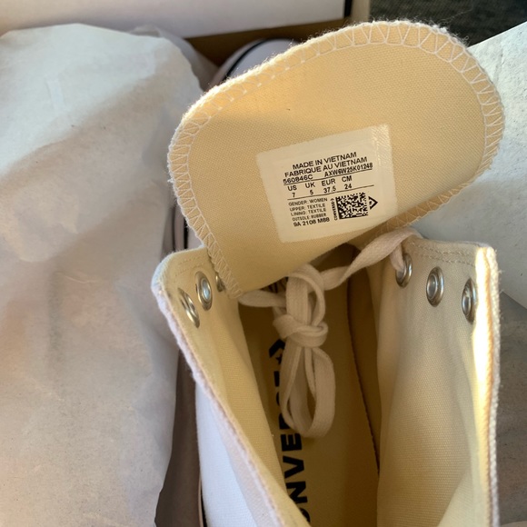 Converse Chuck Taylor Canvas Platforms Women 7 - Picture 2 of 3